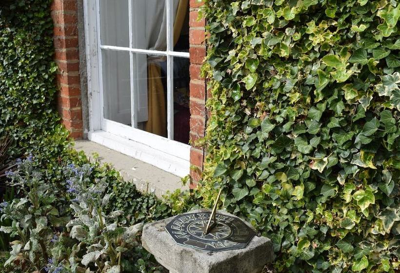 Пансион Harmondsworth Hall