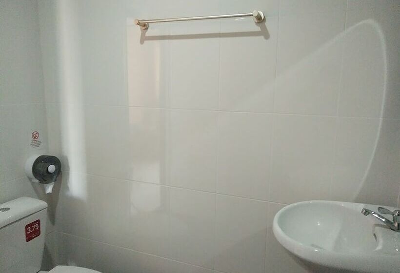 펜션 In Phuket House