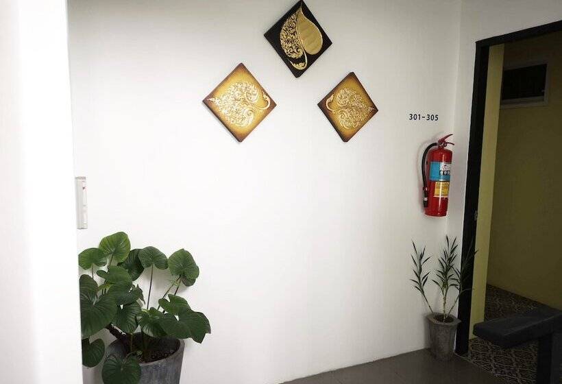 펜션 In Phuket House