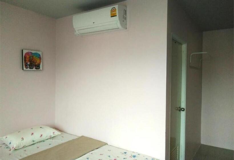 펜션 In Phuket House