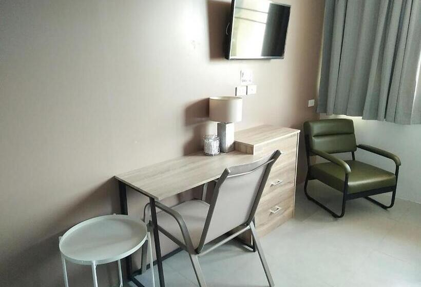 펜션 In Phuket House