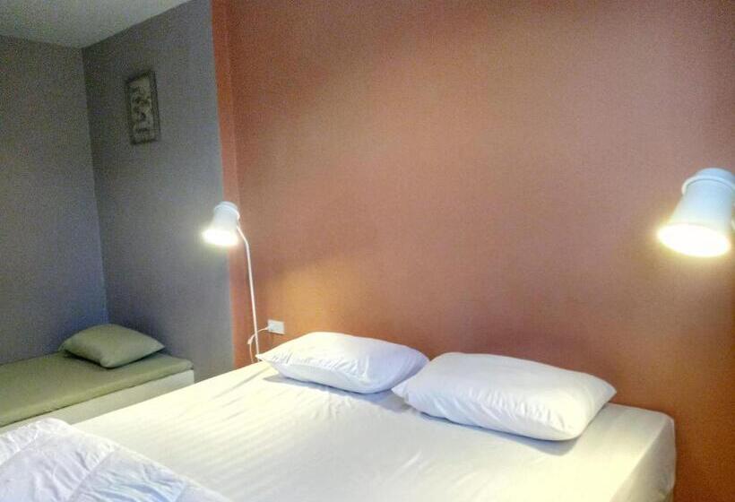 펜션 In Phuket House