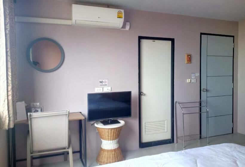 펜션 In Phuket House