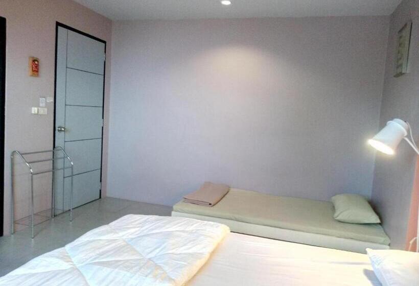 펜션 In Phuket House