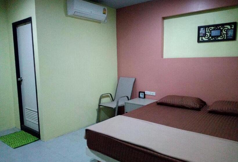 펜션 In Phuket House