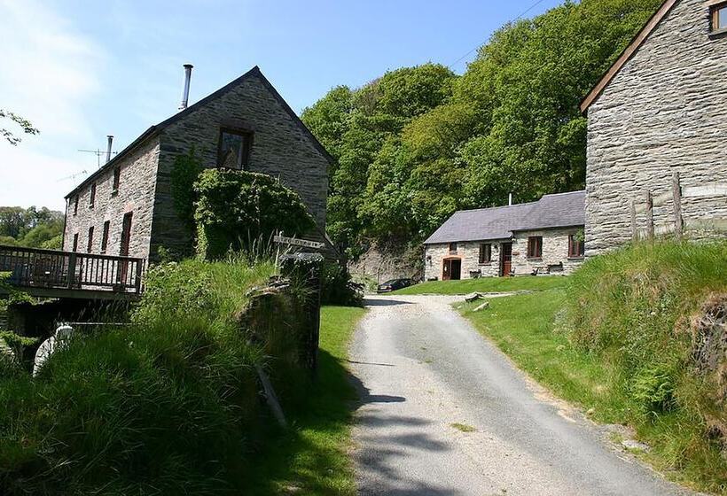 Troedyrhiw Holiday Cottages