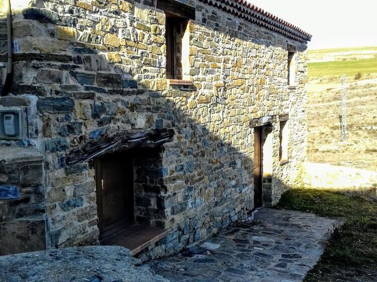 Albergue Corral De La Peña   Hostel