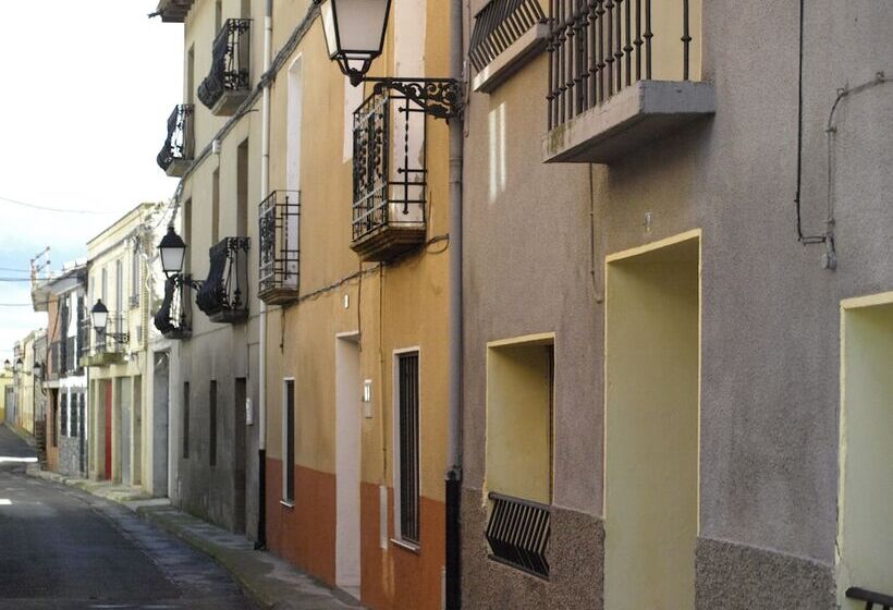 Albergue De Cabanillas   Hostel