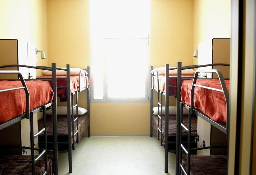 Albergue De Cabanillas   Hostel