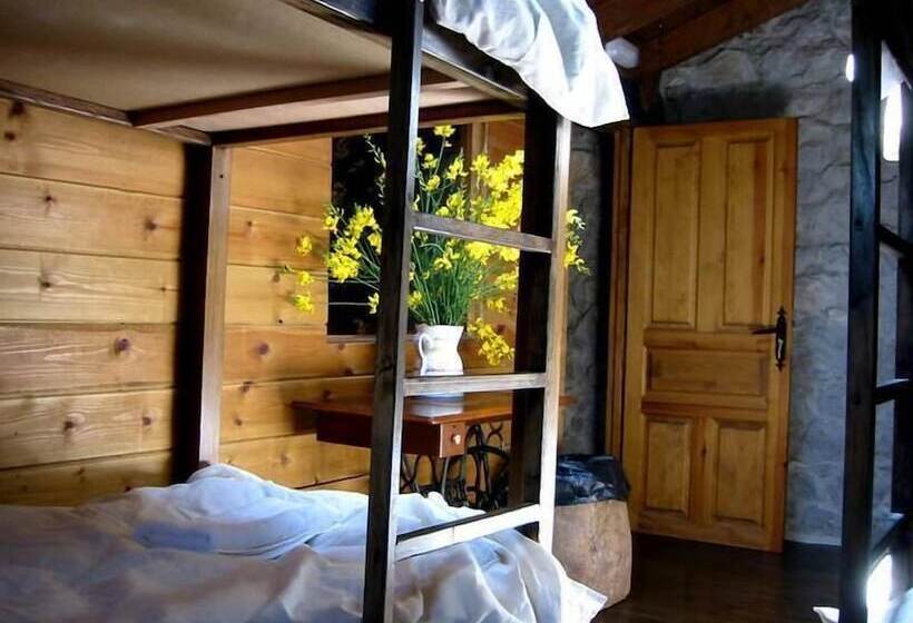 Albergue La Aldea   Hostel