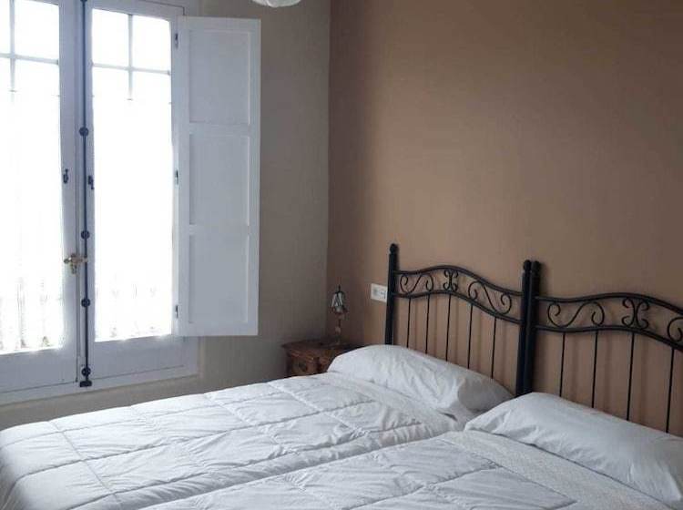 Albergue La Quintana   Hostel