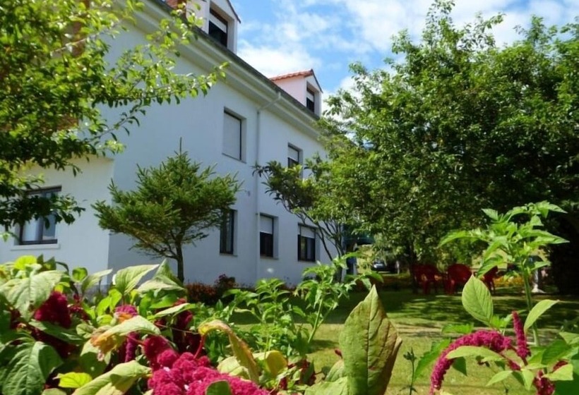 هاستل Liquid Surfhouse