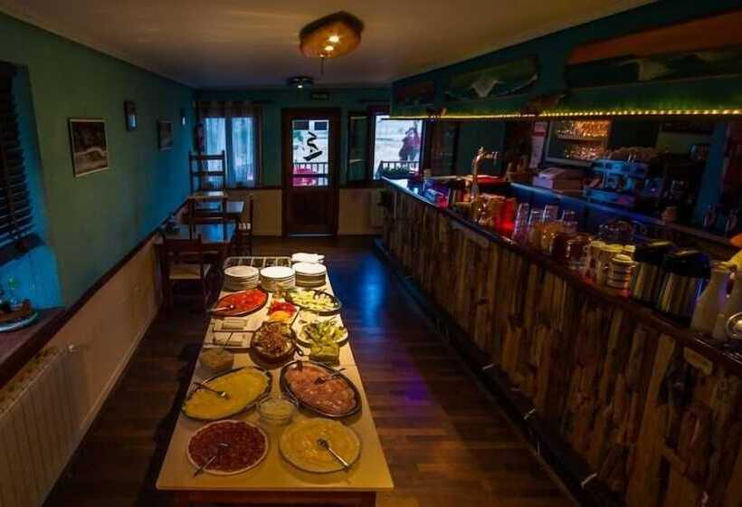 هاستل Liquid Surfhouse