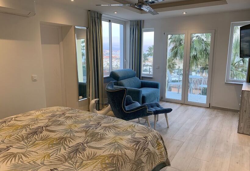 Bed and Breakfast Three Palms   Adults Only