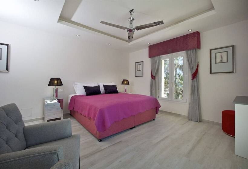 Bed and Breakfast Three Palms   Adults Only
