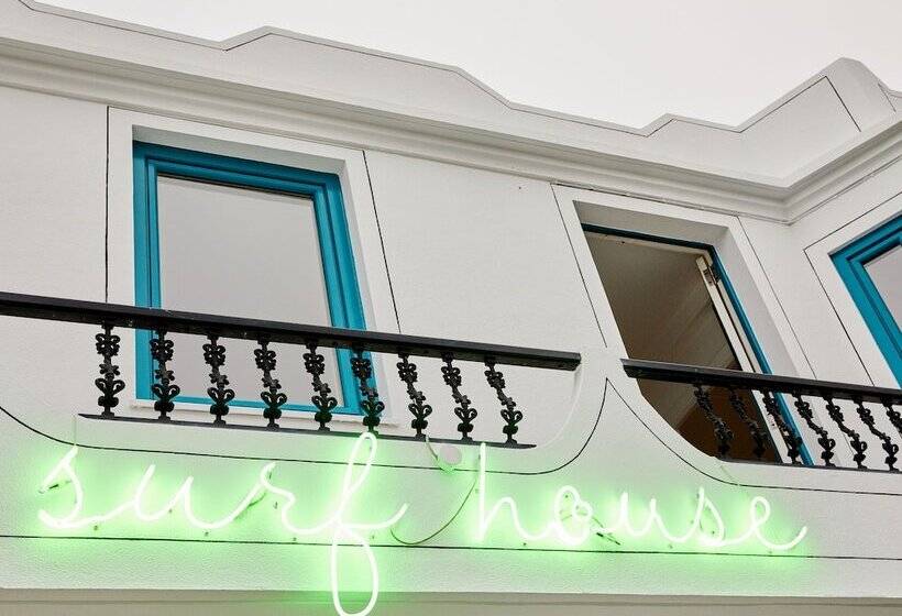 Caión Surf House   Hostel