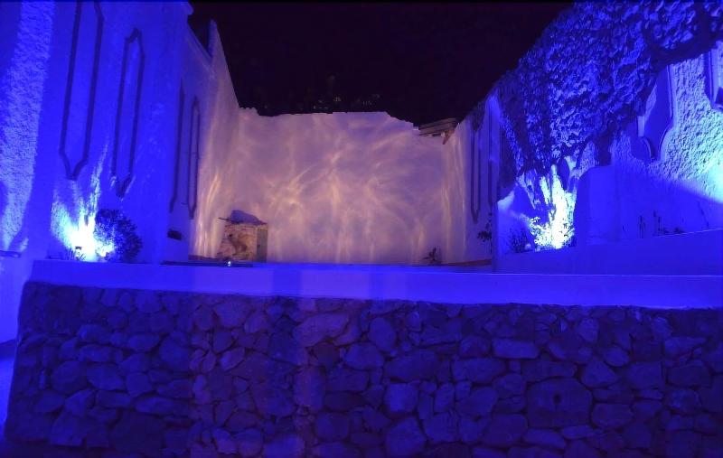 El Almendro Y La Montana