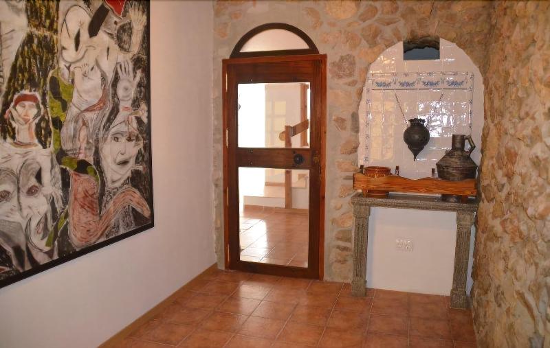 El Almendro Y La Montana