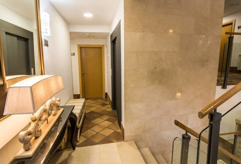 مسافرخانه Antika Snoga