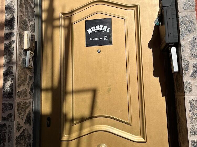 Hostal Avenida 57