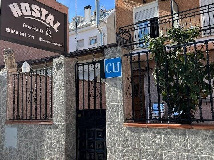 Hostal Avenida 57