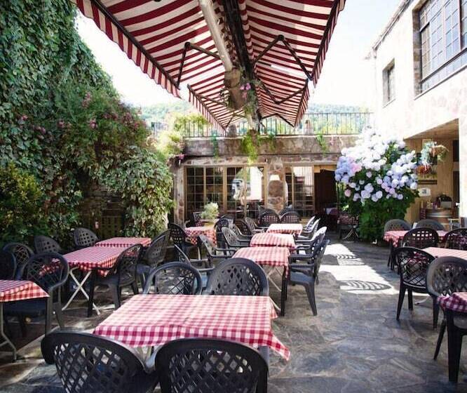 여관 Complexo Xacobeo