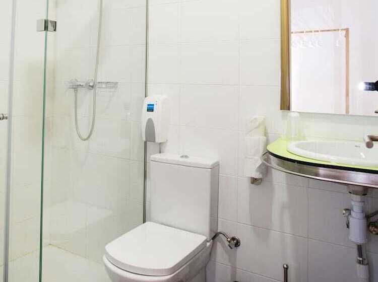 فندق فئة نجمة واحدة Complexo Xacobeo