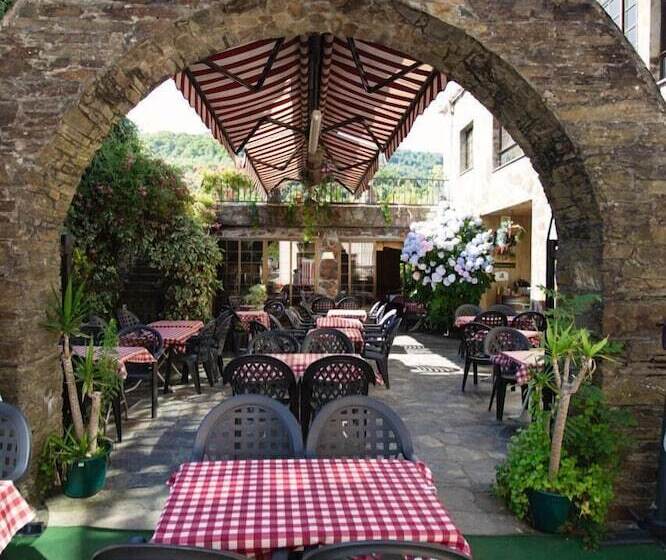 여관 Complexo Xacobeo