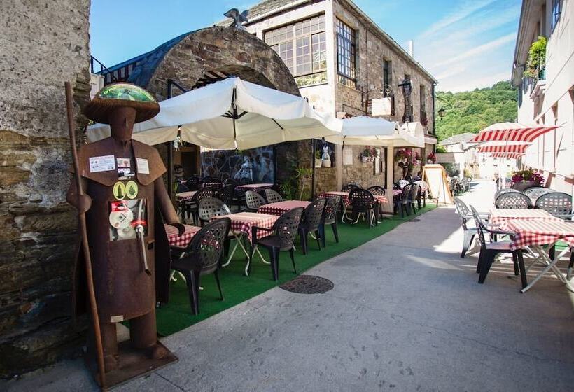 여관 Complexo Xacobeo