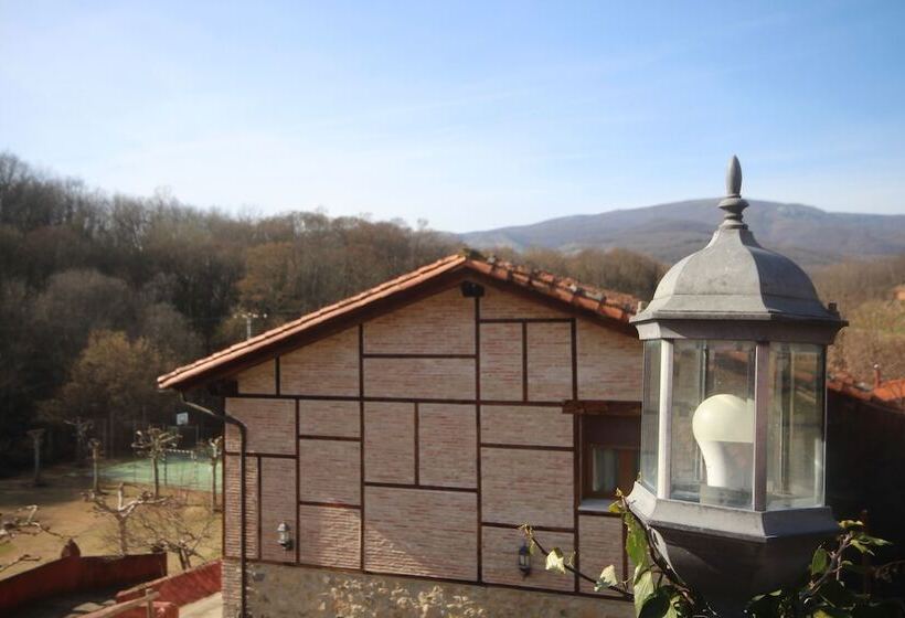 Hostel El Lago Caceres