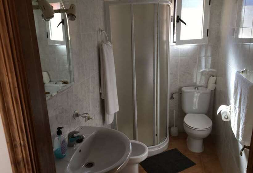 Hostel El Lago Caceres