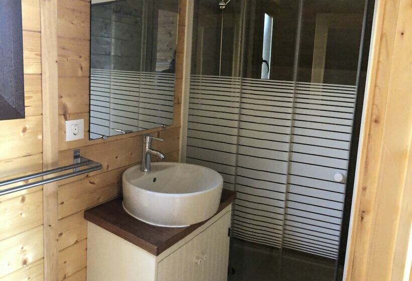 هتل Camping Pico De La Miel