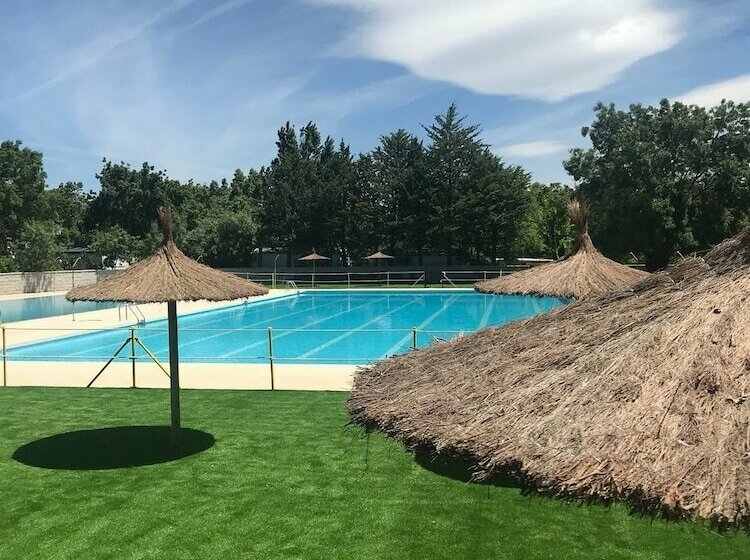 هتل Camping Pico De La Miel