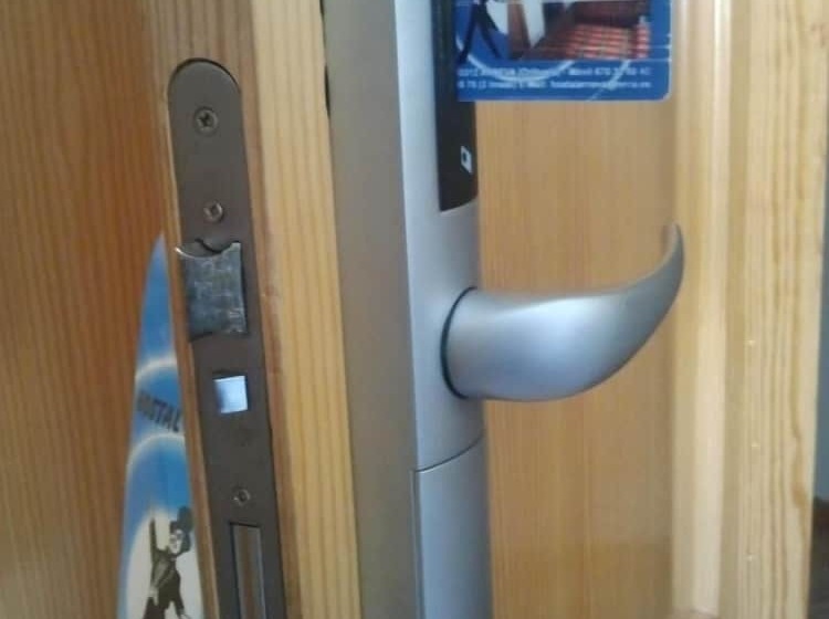 Отель Hostal Arneva Orihuela