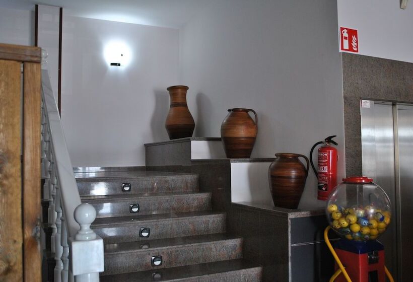 Отель Restaurante Dama De Baza