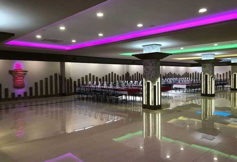 Отель Restaurante Dama De Baza