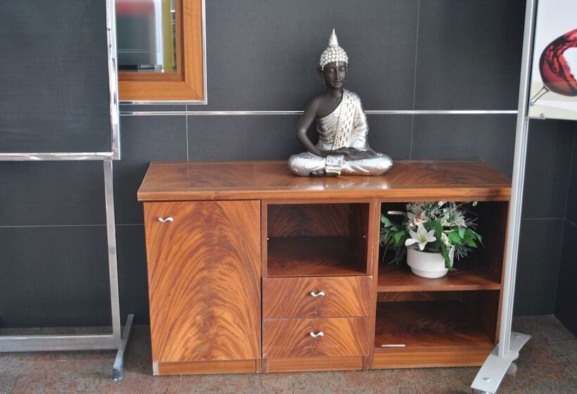 Отель Restaurante Dama De Baza