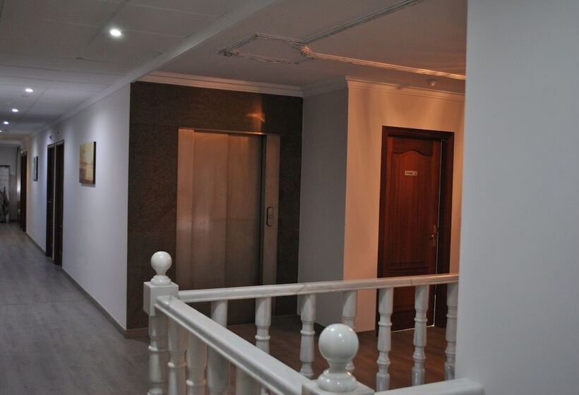 Отель Restaurante Dama De Baza