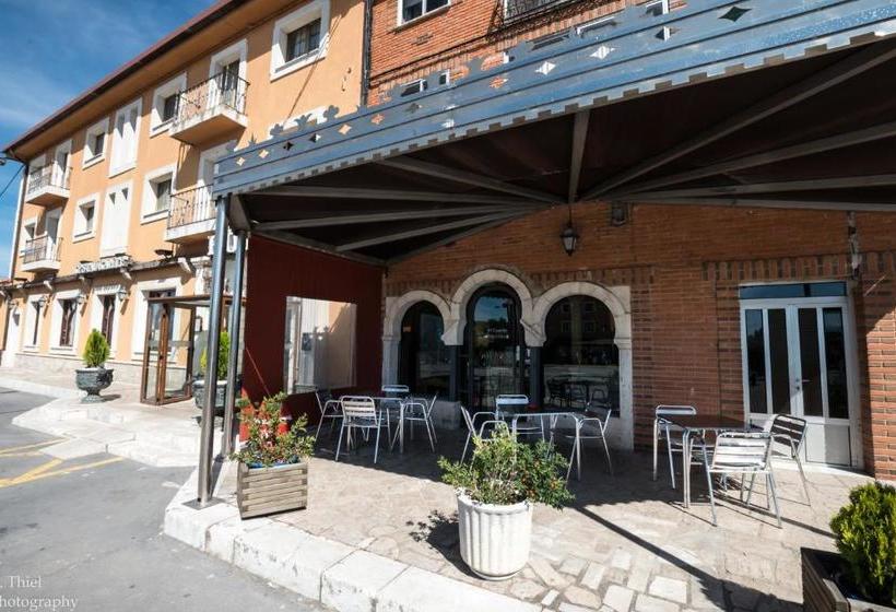 فندق Hostal Restaurante El Castillo