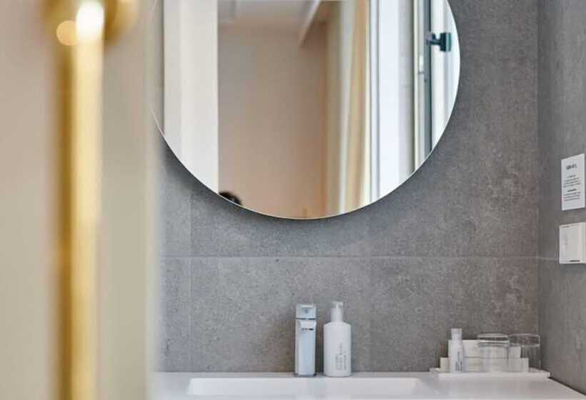 فندق Room Mate Cosmo - City Centre, Valencia