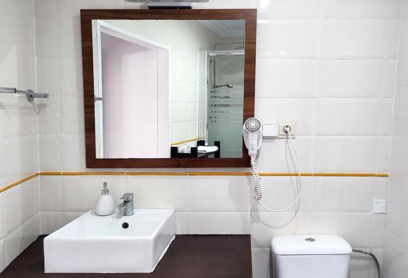 بنسيون Flats Friends Plaza De La Reina