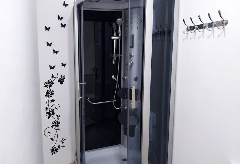 بنسيون Flats Friends Plaza De La Reina