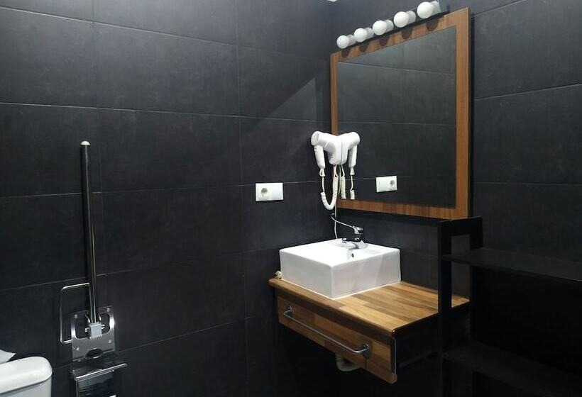 بنسيون Flats Friends Plaza De La Reina