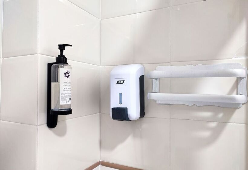 بنسيون Flats Friends Plaza De La Reina