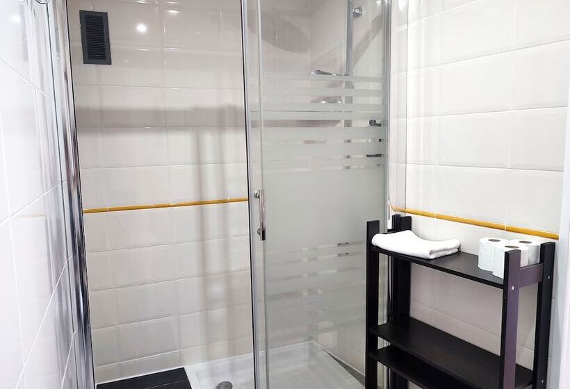 بنسيون Flats Friends Plaza De La Reina