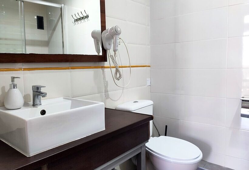 بنسيون Flats Friends Plaza De La Reina