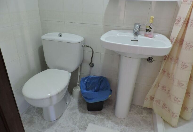 بنسيون Hostal Monreal