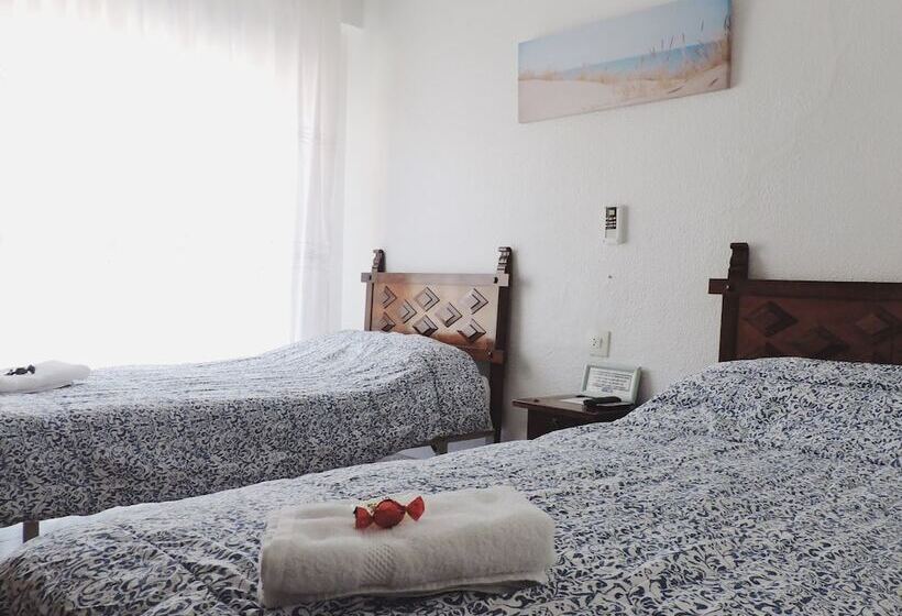 بنسيون Hostal Monreal