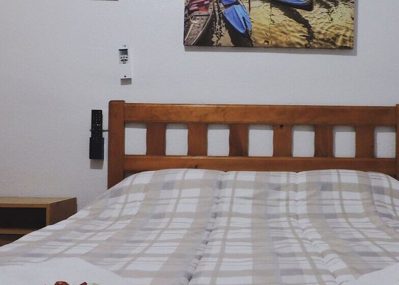 بنسيون Hostal Monreal