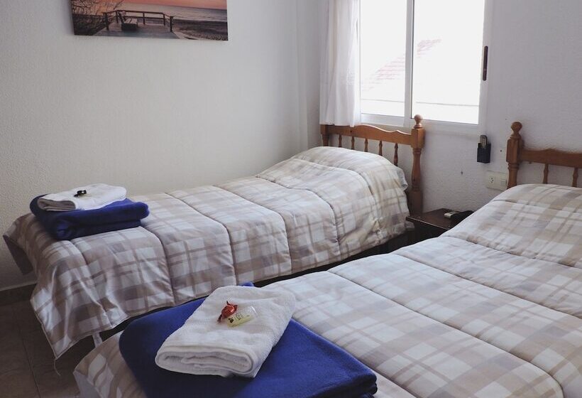 بنسيون Hostal Monreal